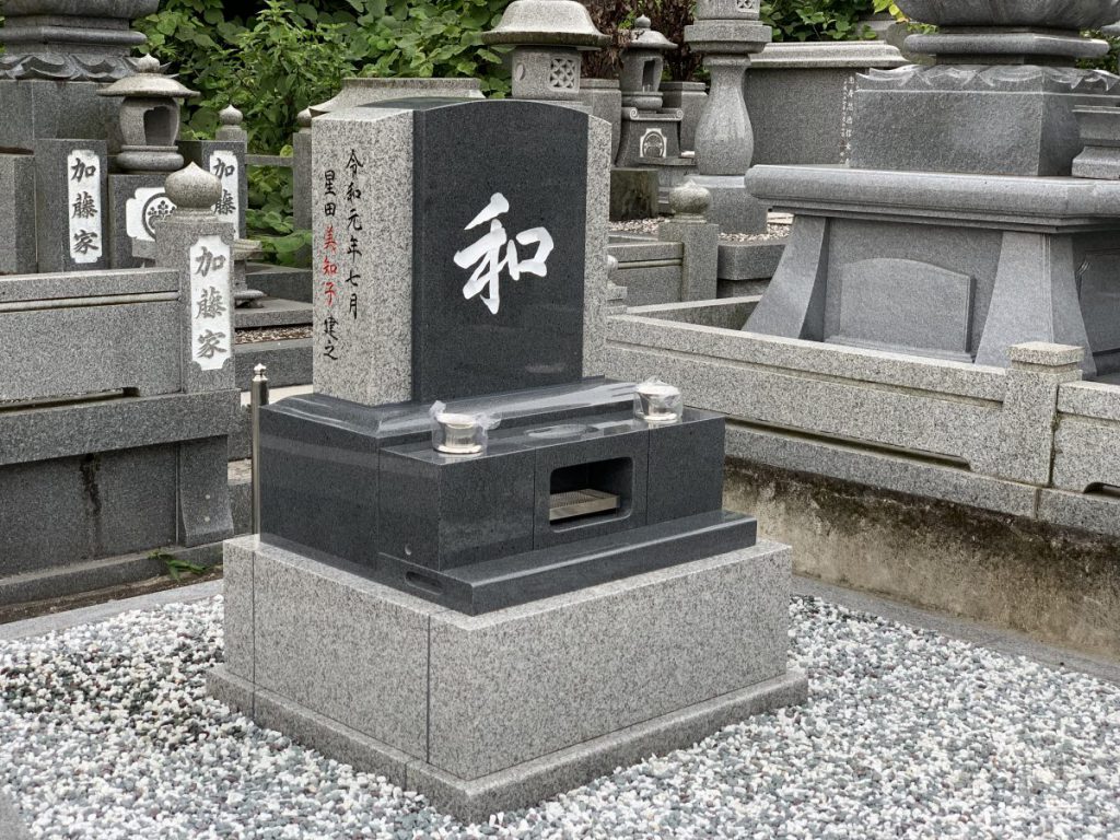 新しい「洋型のお墓」の施工事例を追加しました。 創業100年 竹原石材｜墓石・仏壇・墓じまい・仏壇じまい・霊標彫刻・位牌彫刻
